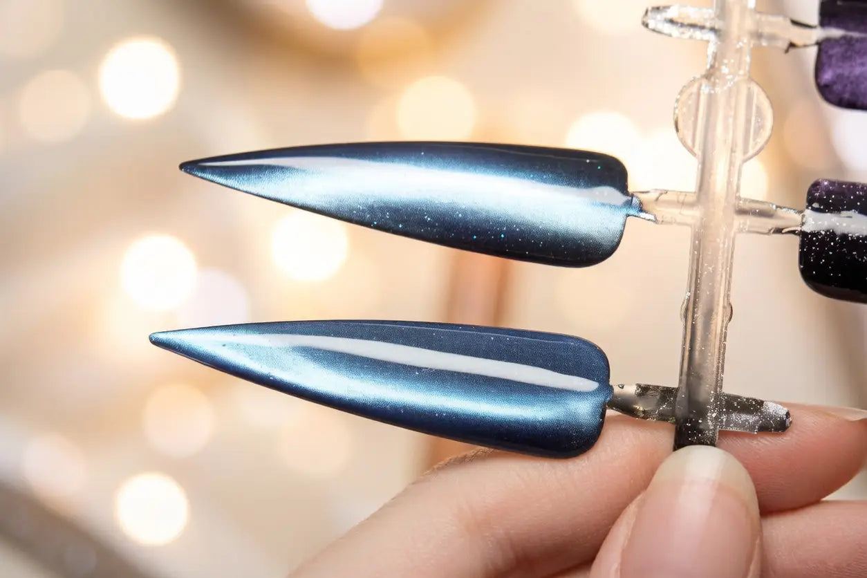 cat eye nail tips with directional reflective pigment effect
