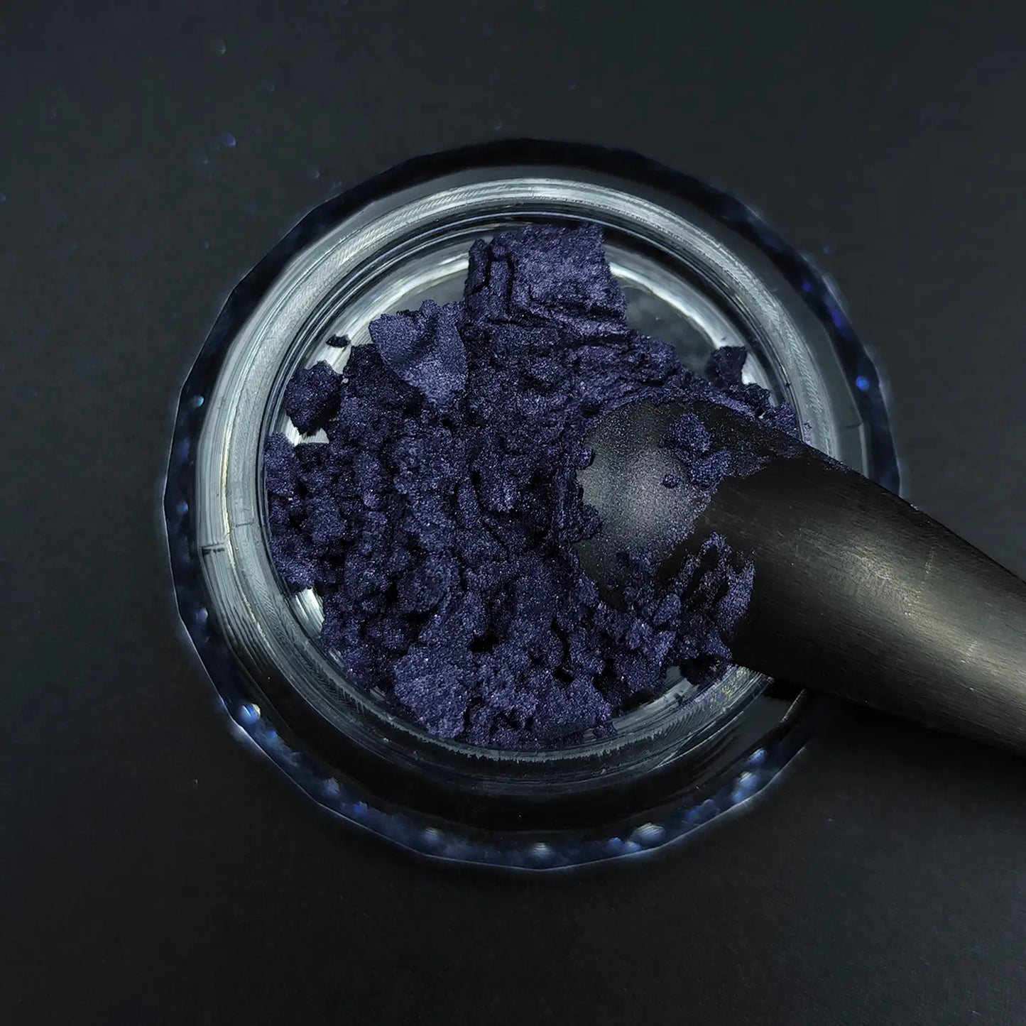 violet dusk magnetic chrome pigment