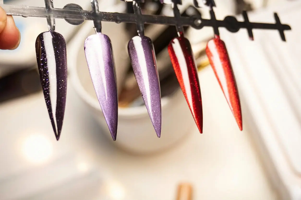 cat eye nail tips with magnetic reflective pigment effect