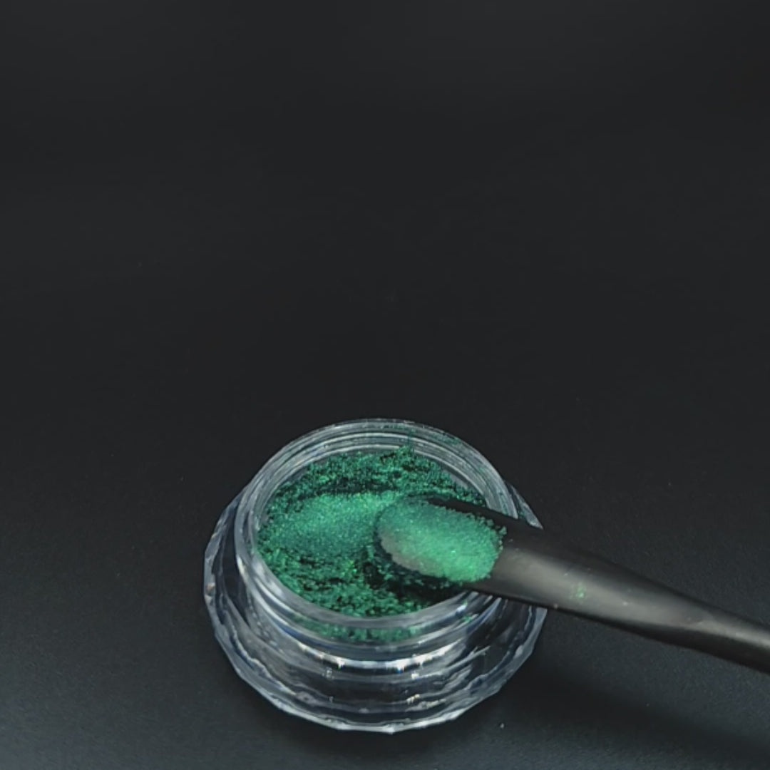 magnetic color travel pigment with bright green and aqua stream effect